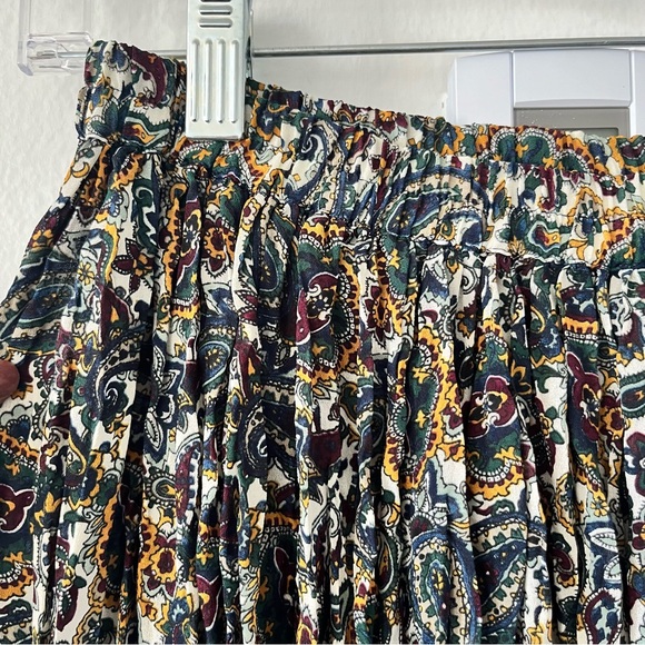 Vintage Express Paisley Pleated Skirt
Compagnie Internationale Express - Picture 3 of 6